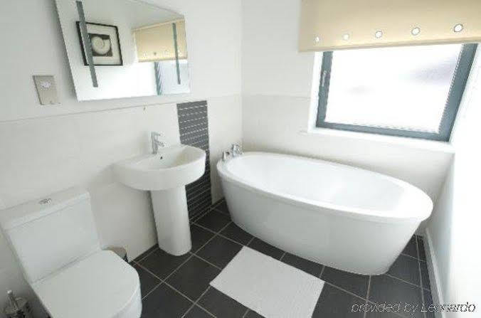 Dreamhouse Apartments Manchester City West Exteriör bild